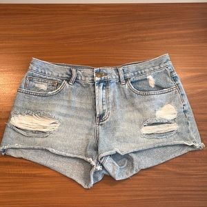 Billabong jean shorts! Size 31